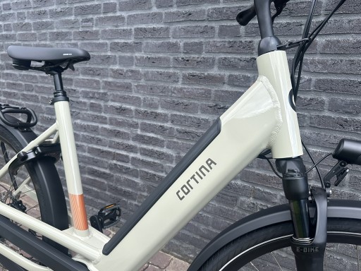 Cortina E-Fello Pebble Grey Gloss - E-Fello_Pebble_Grey_Gloss_02.JPEG